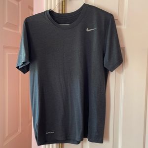 Nikes men’s t-shirt